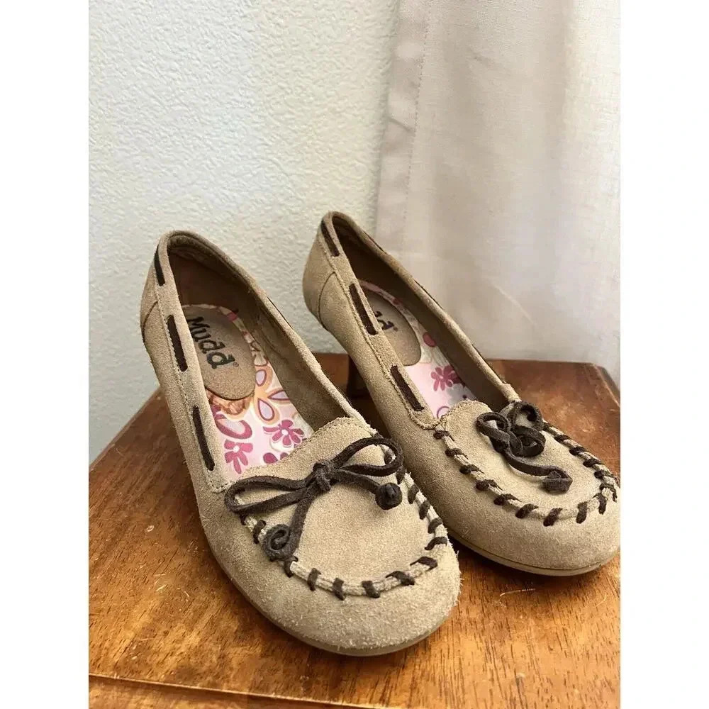 Y2K 2000s Mudd Shoes 8 Kitten Heel Moccasin Tan Suede Leather Slip On Pumps Boho